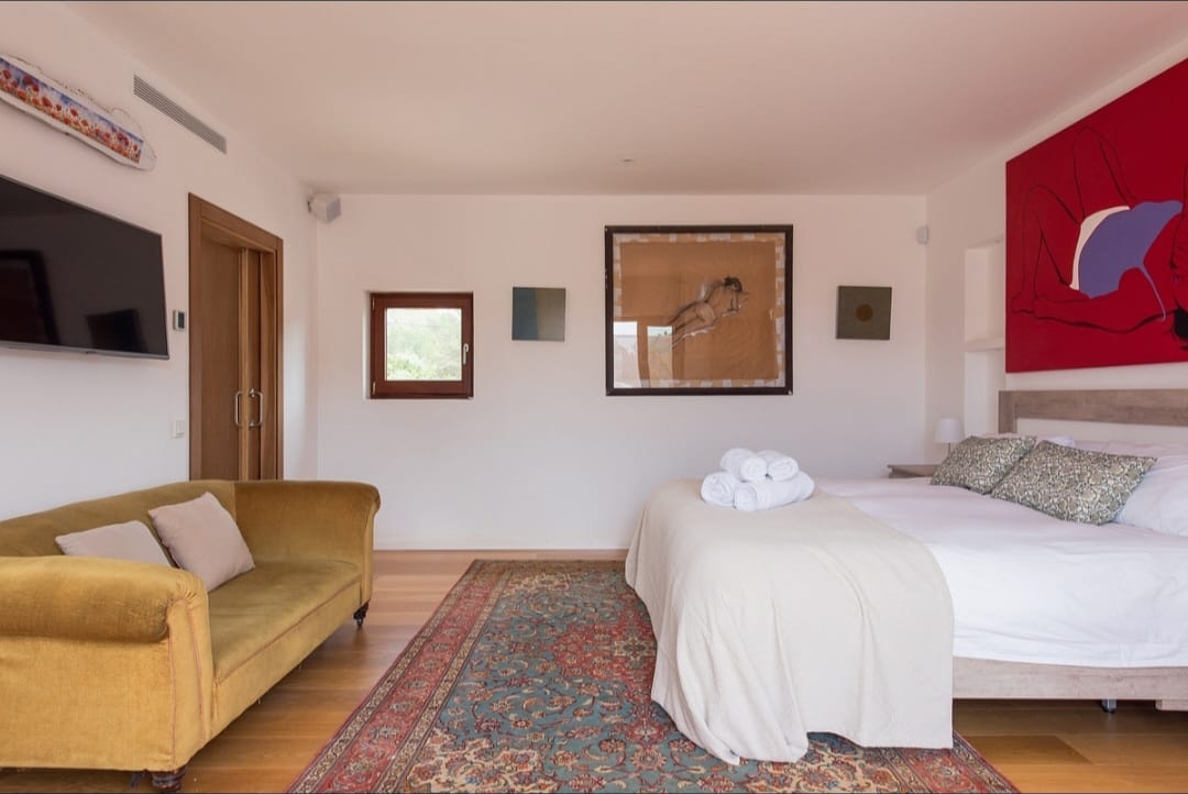 Room 6 master bedroom